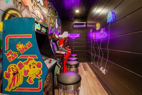 Mountain Waters w/ Theater+HotTub,Pool,GameRoom! Mountain Waters w/ Theater+HotTub,Pool,GameRoom!