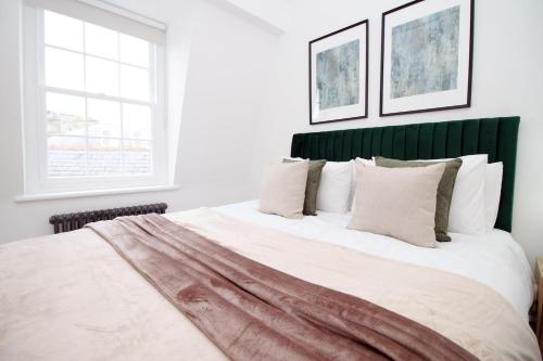 Heart of Bath: Kingsmead Apartment, Bath