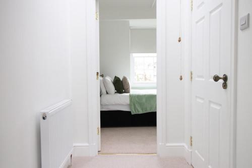 Heart of Bath: Kingsmead Apartment, Bath (photo 11)
