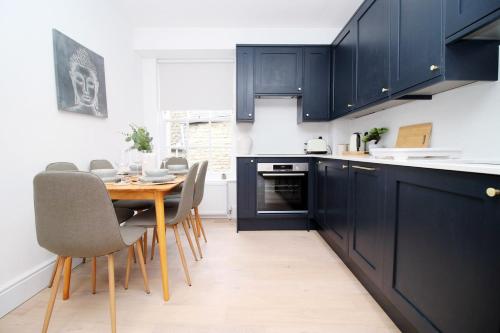 Heart of Bath: Kingsmead Apartment, Bath (photo 6)