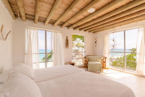 1 king bed, 1 twin bed
