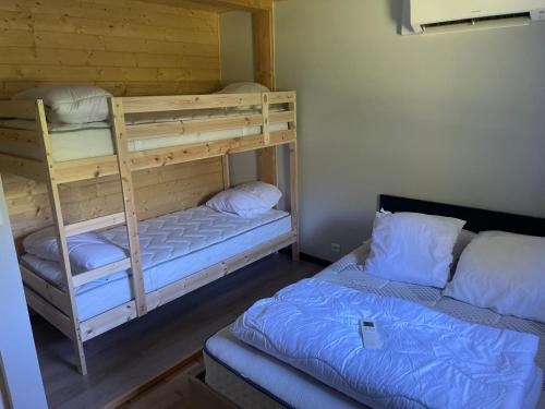 Chalet et étangs 2 chambres (Chalet et etangs 2 chambres) in Henrichemont