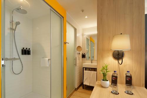 room detail thumbnail 2