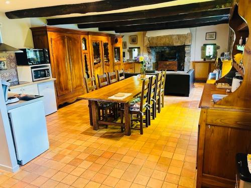 Maison traditionnelle bretonne proche de la mer in Quemper-Guezennec