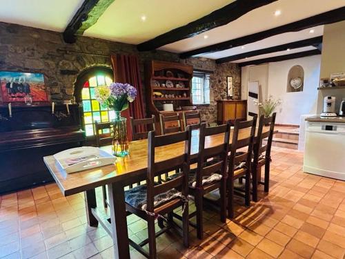 Maison traditionnelle bretonne proche de la mer in Quemper-Guezennec