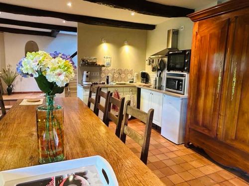 Maison traditionnelle bretonne proche de la mer in Quemper-Guezennec