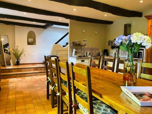 Maison traditionnelle bretonne proche de la mer in Quemper-Guezennec