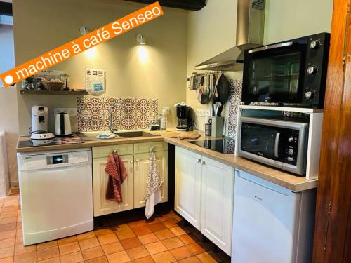 Maison traditionnelle bretonne proche de la mer in Quemper-Guezennec