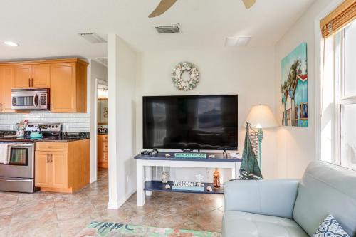 South Hutchinson Island Cottage with Beach Access! in Jensen Beach, USA