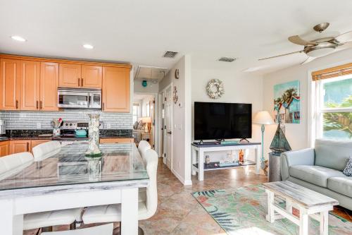South Hutchinson Island Cottage w/ Beach Access! in Hutchinson Island (FL)