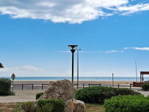 T2 4 Personnes Entièrement Rénové Narbonne Plage Front de Mer à 50 m de la mer avec Parking Privatif, Climatisation, et Machine à laver séchante