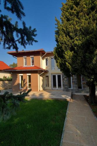 Зовнішній вигляд готелю, Butik Apartmanhaz in Балатонлелле