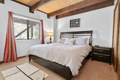 Treetop Falls - Great property close to the ski slopes, Close to everything Big Bear has to offer! in Big Bear Lake, USA