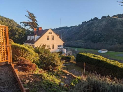 Historic Coast Guard House and Cottages thumb 4