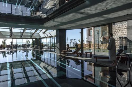 Swimming pool, Faqra Hills Hotel in Kfardebian