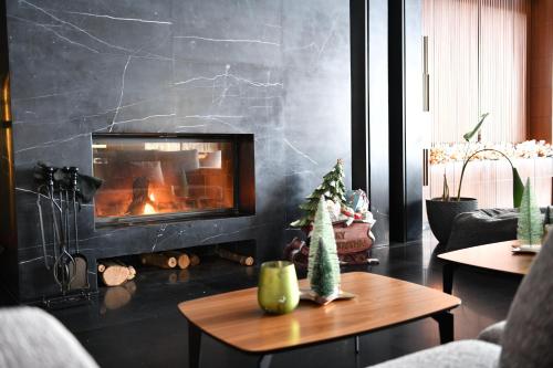 Lobby, Faqra Hills Hotel in Kfardebian