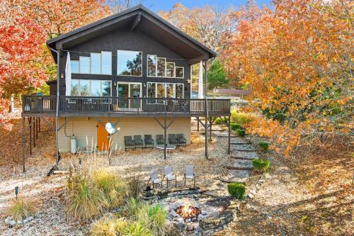 Kindred Hollow-Lake & Mountain Views in Prairie Creek (AR)