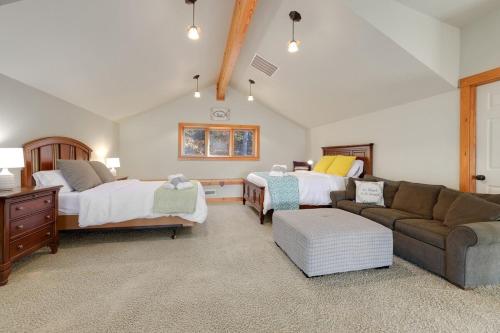 Kindred Hollow-Lake & Mountain Views in Rogers, USA