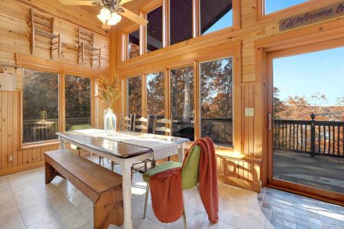 Kindred Hollow-Lake & Mountain Views in Prairie Creek (AR)