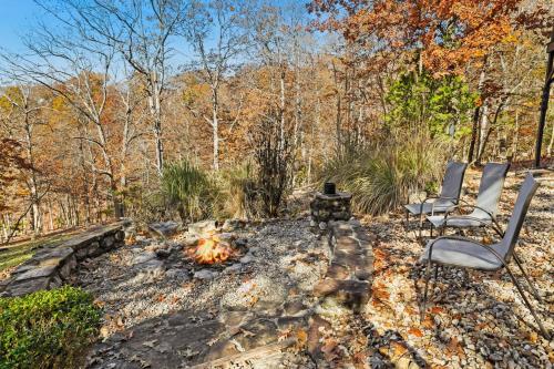 Kindred Hollow-Lake & Mountain Views in Prairie Creek (AR)