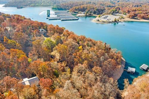 Kindred Hollow-Lake & Mountain Views in Prairie Creek (AR)