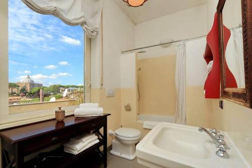 Sant'Onofrio Terrace Apartment - image 9
