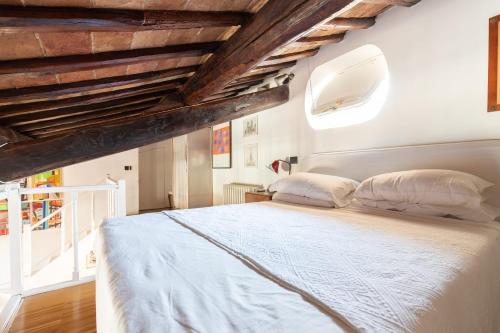 Farnese Stunning Penthouse | Romeloft - image 10