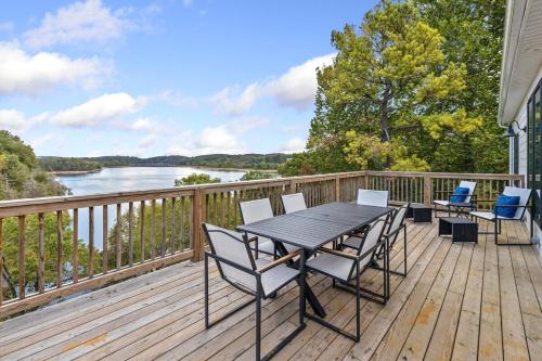 The Dogwood-Hot Tub-Lake Front Access thumb 4