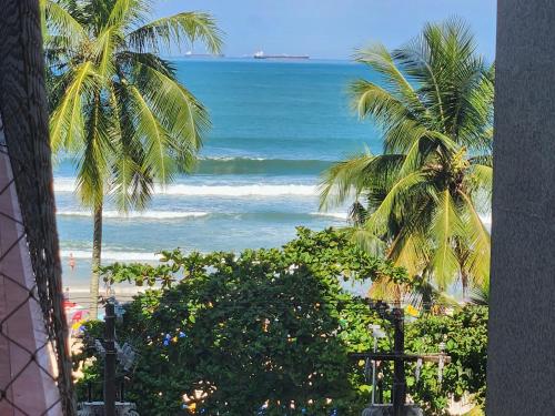 Frente ao mar e shopping La Plage, 2 quartos sacada , 1 vaga de garagem – khách sạn tại Barra Funda