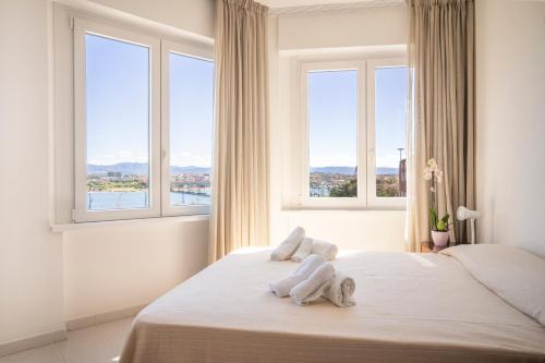 3 twin beds