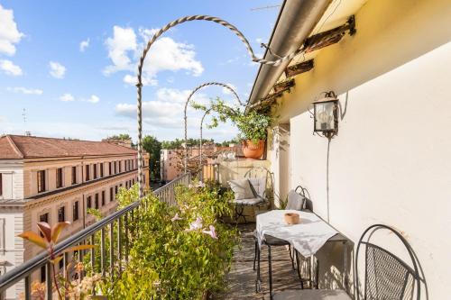 Piazza Mattei Terrace Apartment | Romeloft - image 11