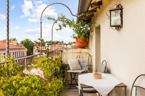 Piazza Mattei Terrace Apartment | Romeloft - image 10