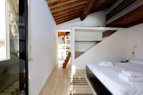Pantheon Luxury Terrace Attic | Romeloft - image 9
