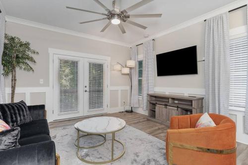 10 Mins from Uptown CLT Retreat! in Charlotte, USA