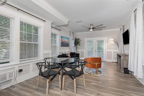 10 Mins from Uptown CLT Retreat! in Charlotte, USA