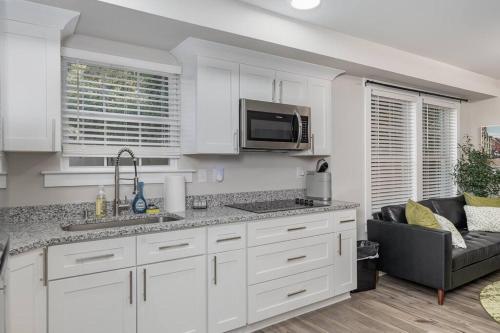 10 Mins from Uptown CLT Retreat! in Charlotte, USA
