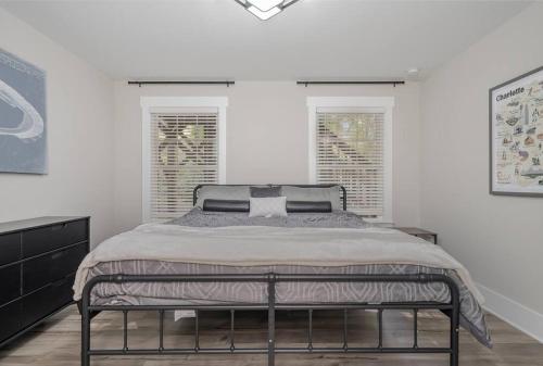 10 Mins from Uptown CLT Retreat! in Charlotte, USA