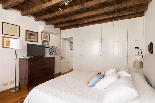 Farnese Charming Apartment - image 10