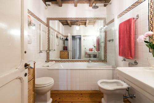 Farnese Charming Apartment - image 8