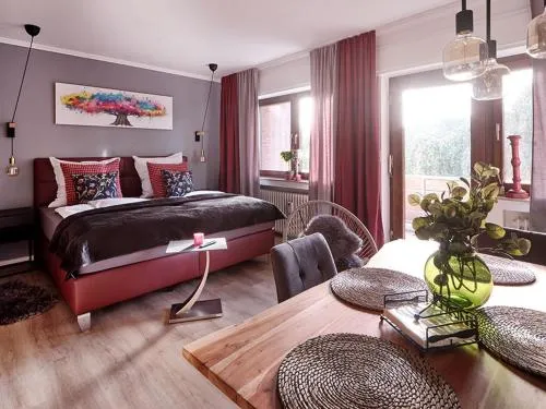 KATARINAS HOUSE mit 2 FeWo stilvoll, gemütlich & zentral Boxspringbett, Parkplatz, Balkon oder Garten in Moers, Deutschland