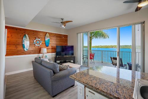 Oceanfront Luxury Condo! Mins to beach! Rum Bar Next Door! in St Petersburg, Vereinigte Staaten von Amerika
