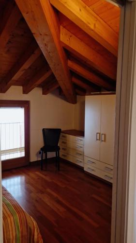 One-Bedroom Apartment image 6