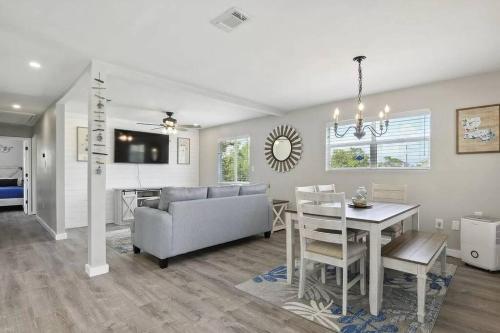 Waterfront Home Game Room Ping Pong Outdoor Bar Area in Shoreline Park, USA