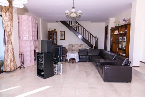 Casa din deal in Podu Lung
