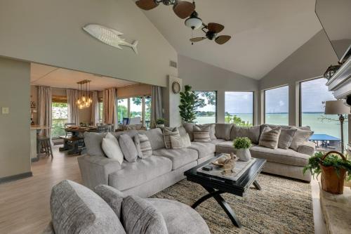 Beautiful Lakehouse Retreat with Hot Tub and Boathouse - image 12