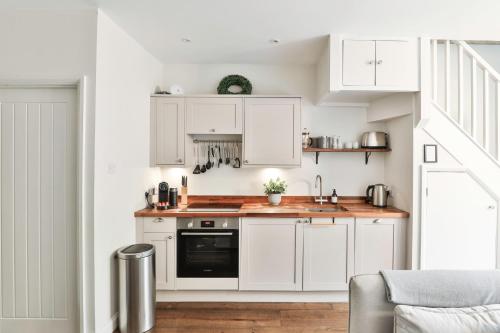 Cotswold Luxury Coach House - ideal for couples, w/ EV charging in Syreford