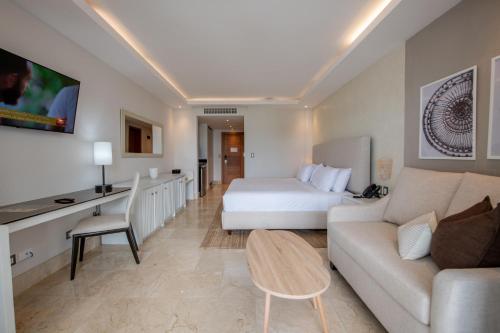 554911612 Hacienda Samana Bay Hotel