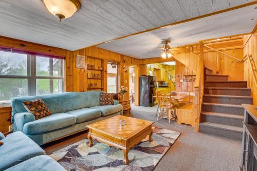 Cozy Wisconsin Cabin Walk to Beach and Boat Ramp! in McGregor, USA