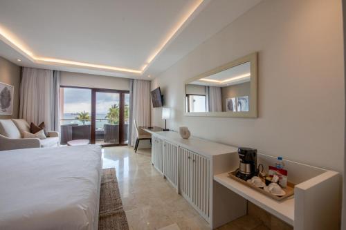 554913359 Hacienda Samana Bay Hotel