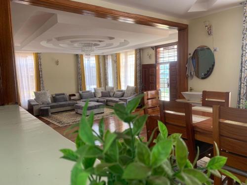 8 BEDROOM VILLA-Runda Gigiri Homestay